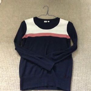 Gap sweater